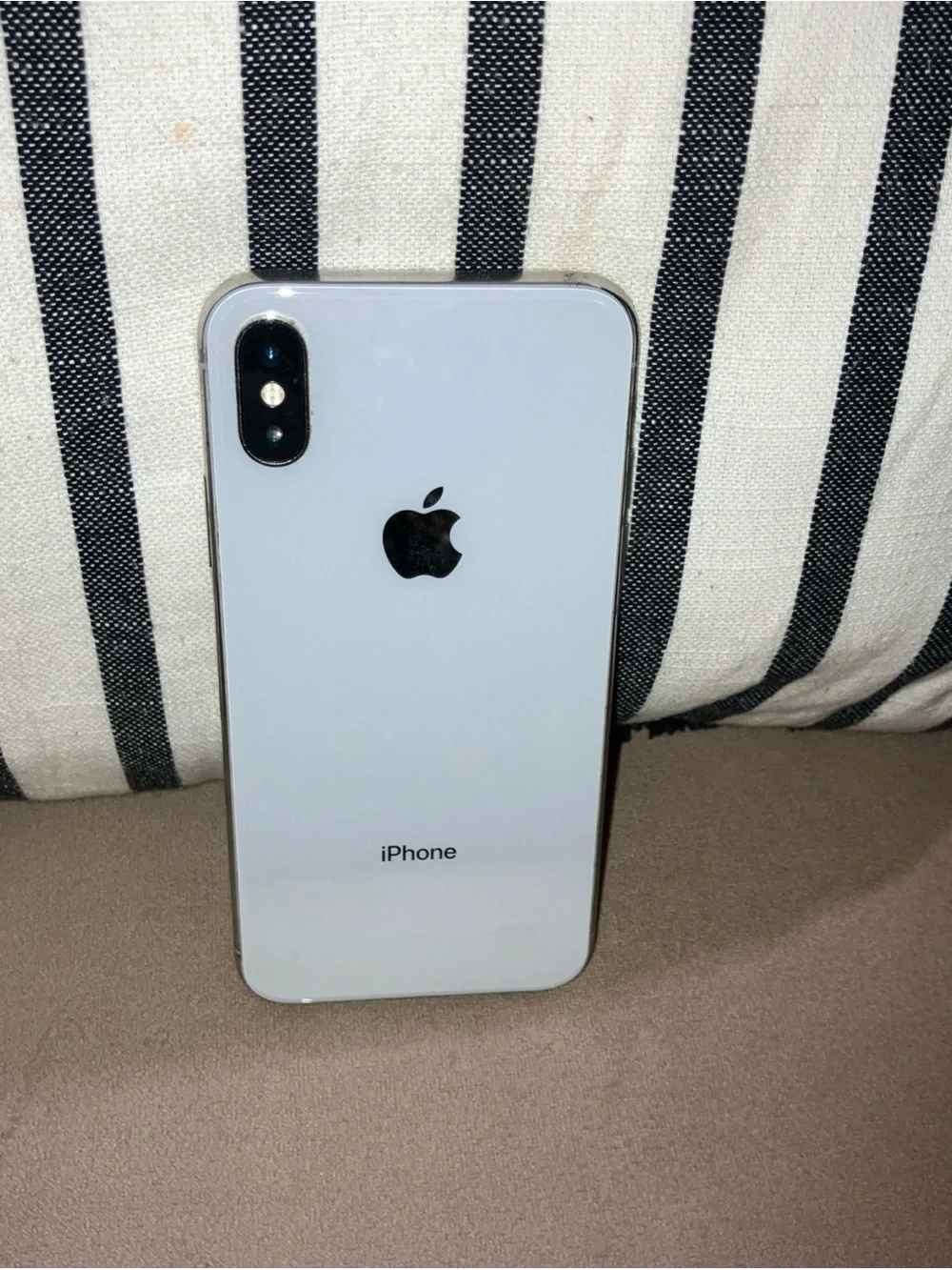 Apple iPhone X 64 GB Xfinity Comcast EUC